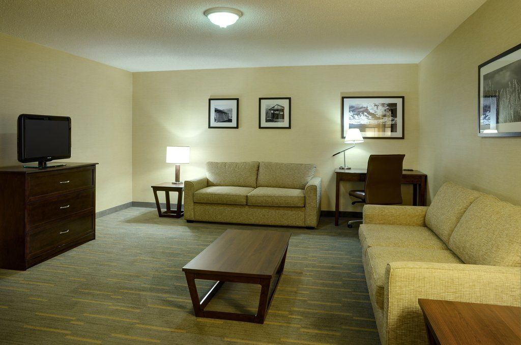Ramada By Wyndham Lethbridge Hotel Exterior photo